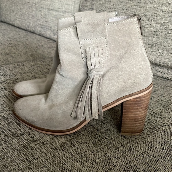 Seychelles Taupe Suede Boots Size 9 - Picture 2 of 9